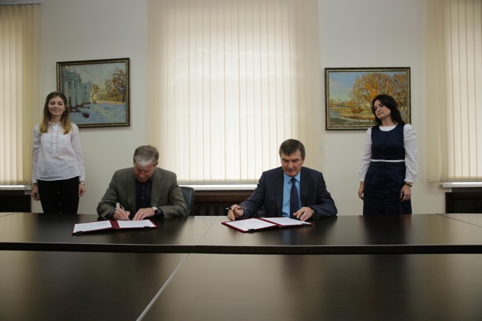 Подписано третье соглашение о социально-экономическом.jpg